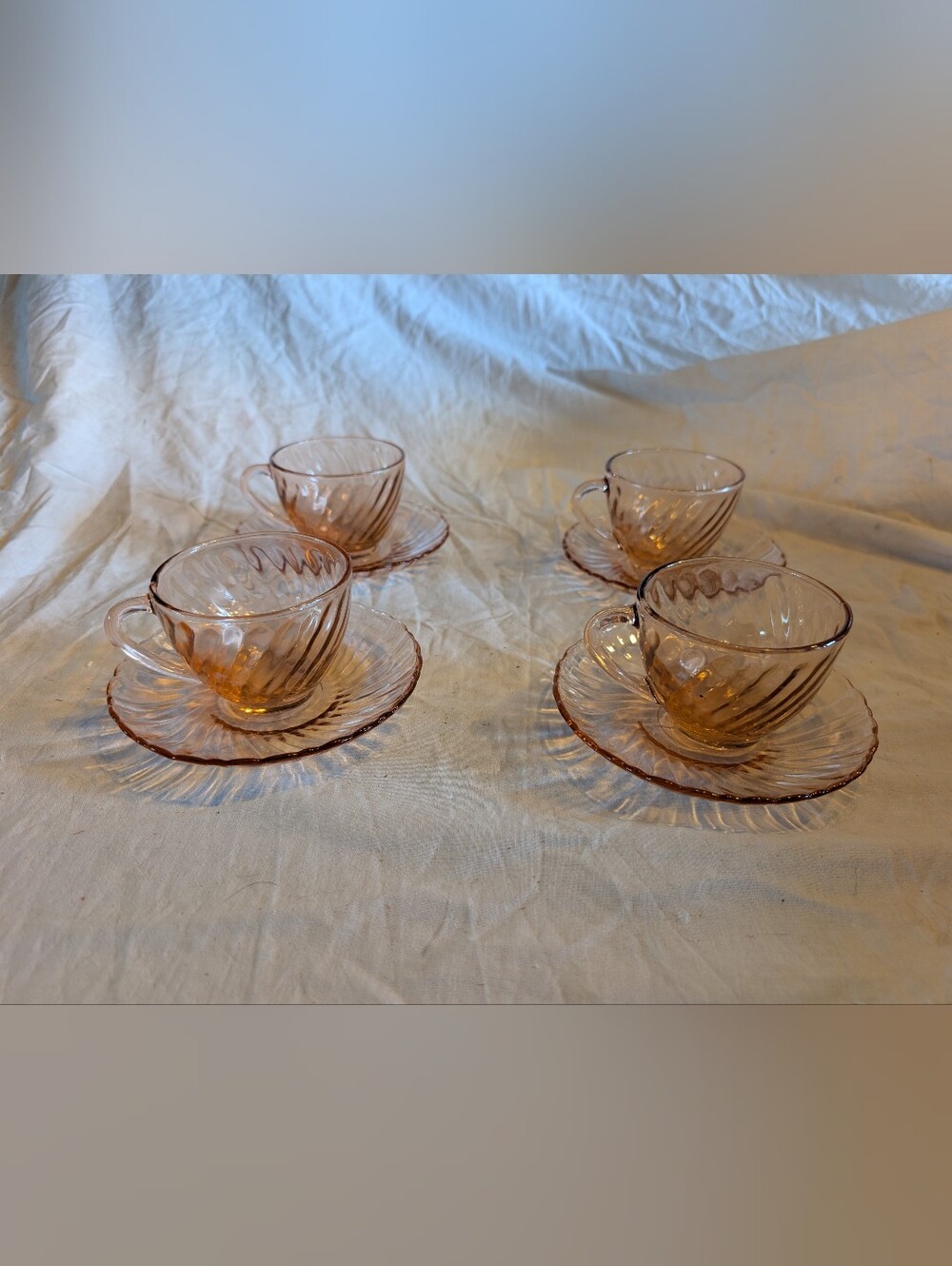 2/100$ Kig pink Glass Cup and Saucer Set - 4-Piece
